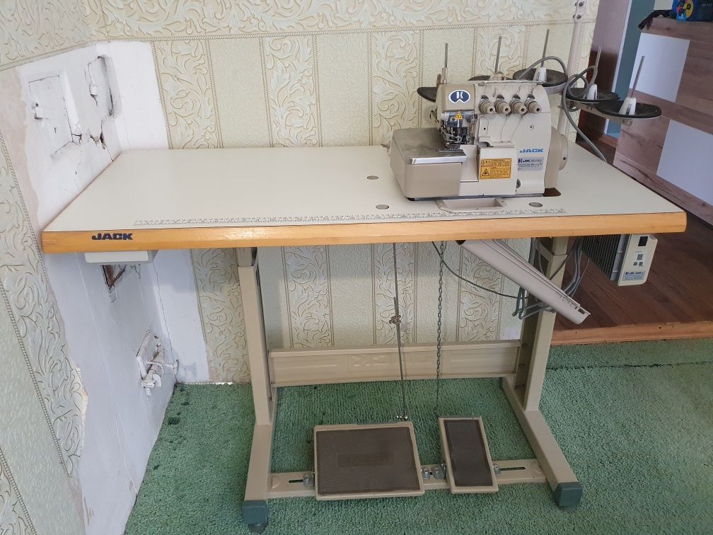 Оверлок п'ятинитковий JACK 768 BDI-5
