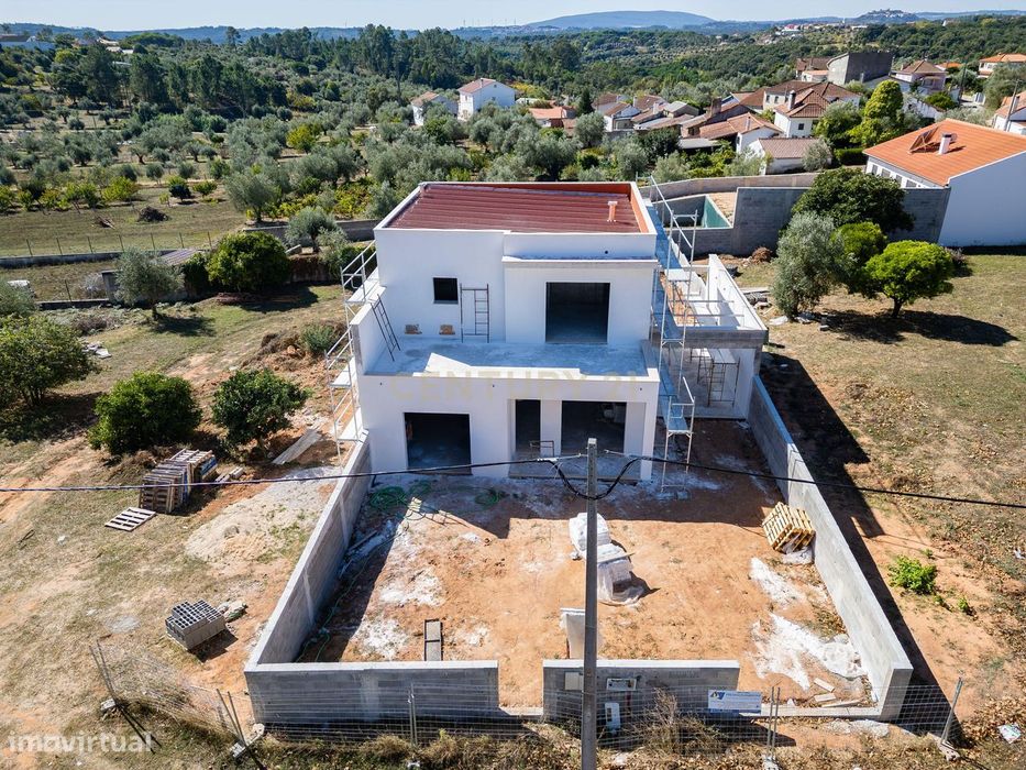 Moderna Moradia T4 em Seiça, Ourém - Em Construção
