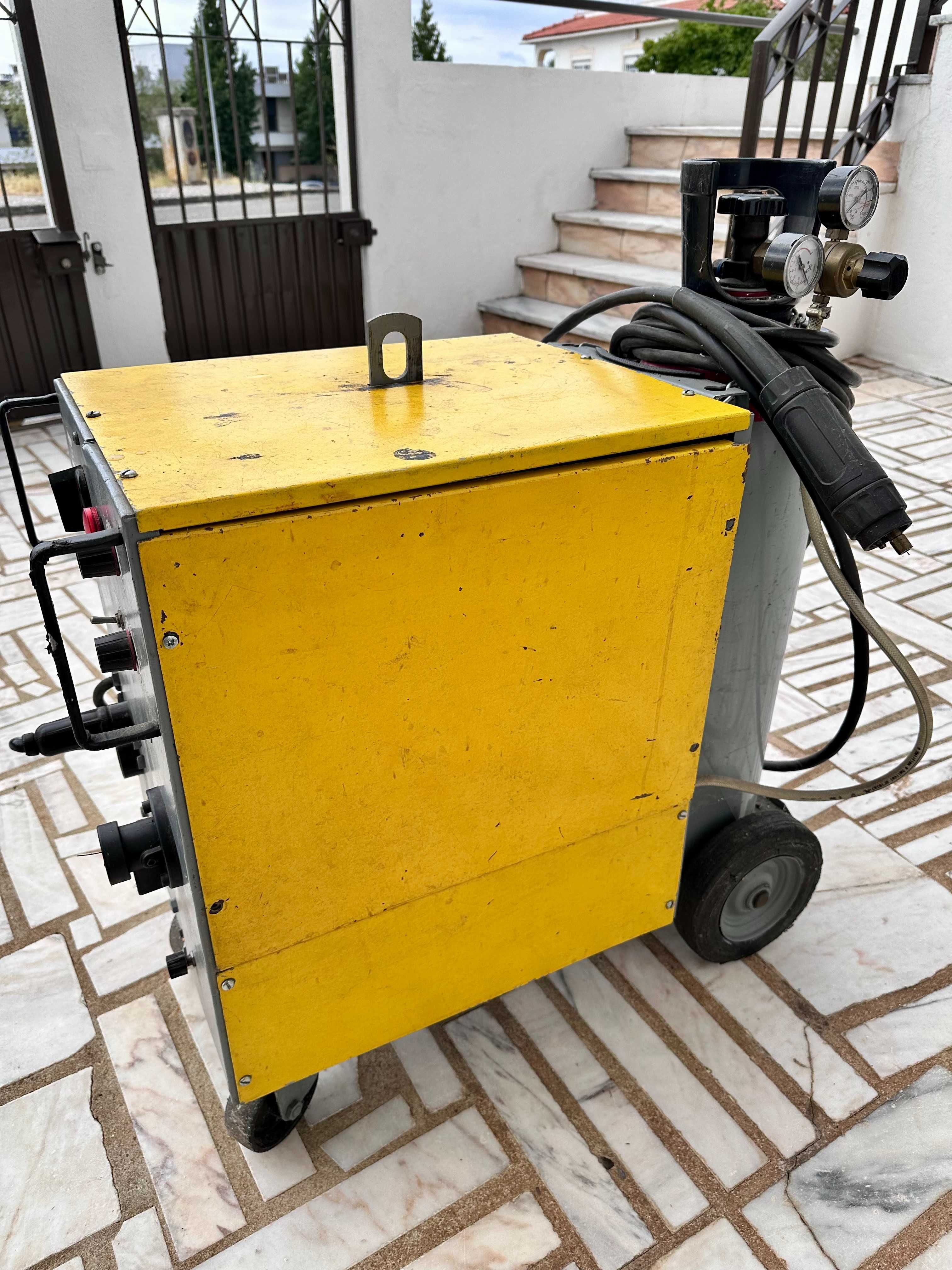 Máquina de Soldar ESAB A10 250K - MIG - Semi-Automática