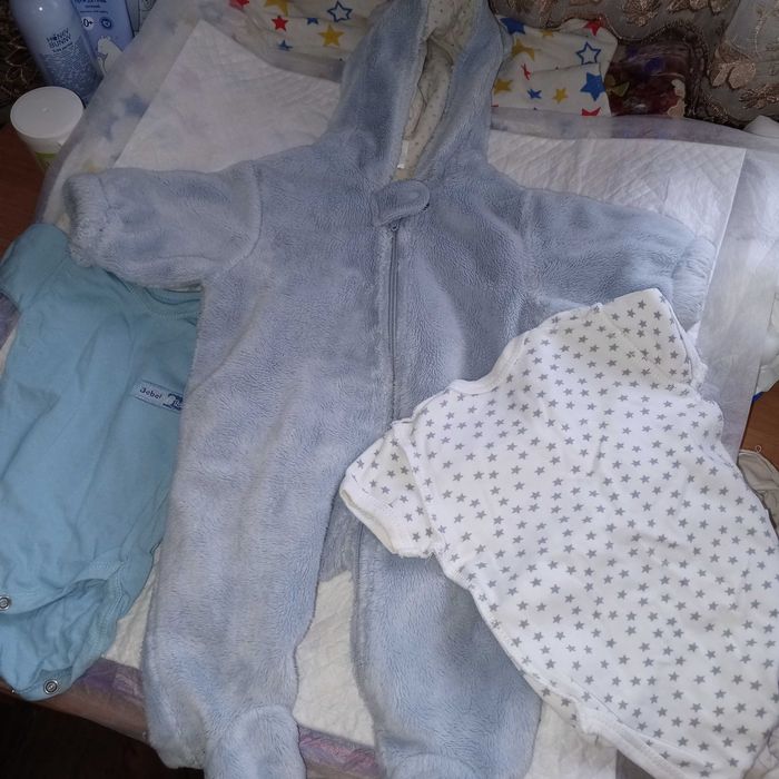 Віддам безкоштовно одяг на новонароджених