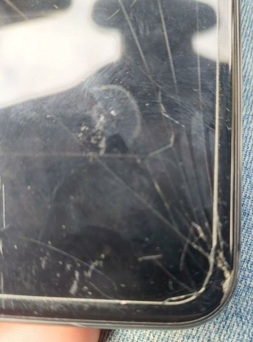 iPhone 11 64 GB  stan baterii 86 %
