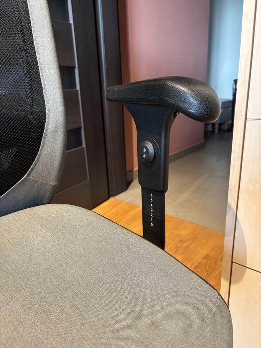 Fotel biurowy Ikea Flintan z podłokietnikami