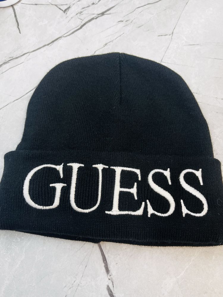 Шапка жіноча Guess