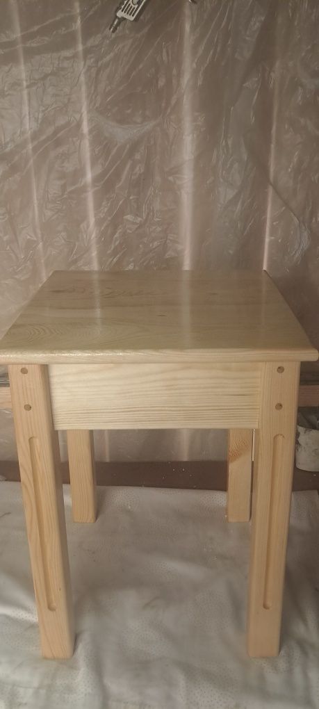 Табуретка  дерев'яна. Продам.