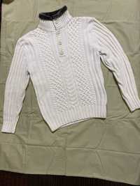В'язаний шерстяний светр з коміром на ґудзиках молочного кольору