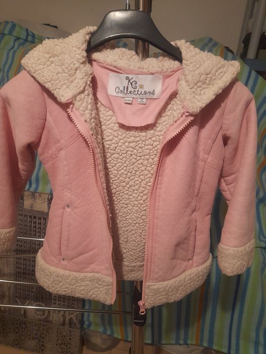 Casaco de menina de 4 anos rosa.