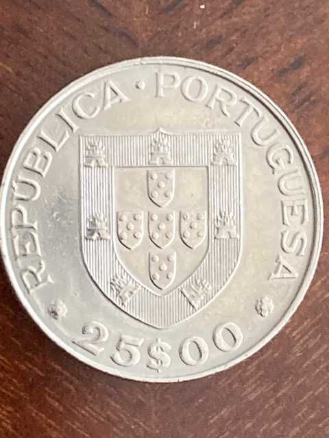 5 moedas comemorativas 25 escudos 1985 - Ano Internac. da Criança 1979