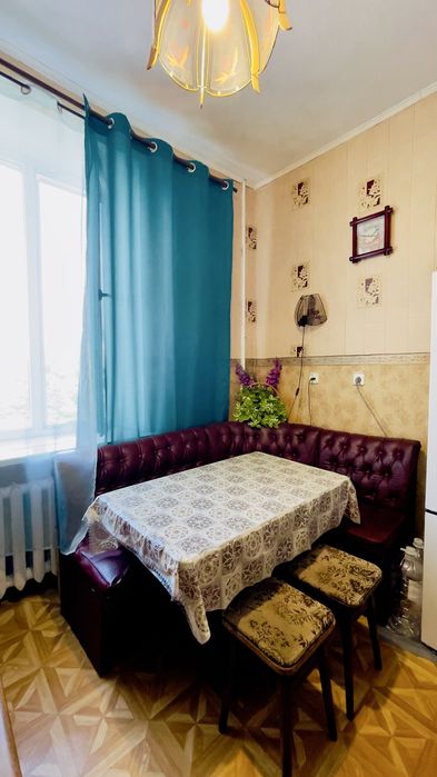 Продаж двох кімнатноі квартири