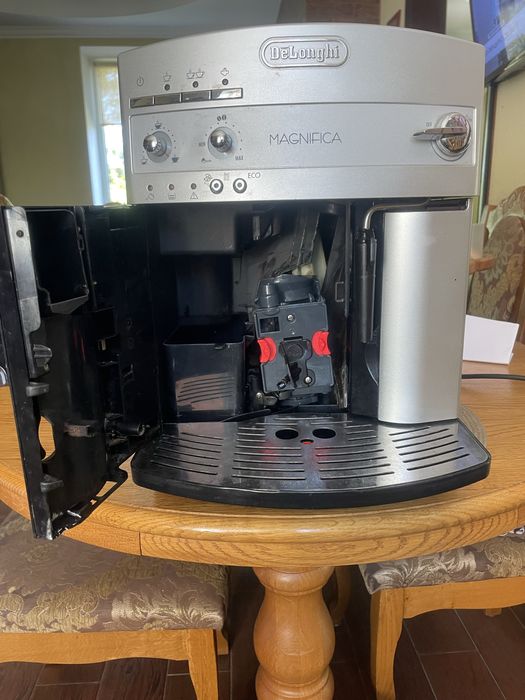 Кофемашина Delonghi ESAM3200 Кофемашина DELONGHI в гарному стані