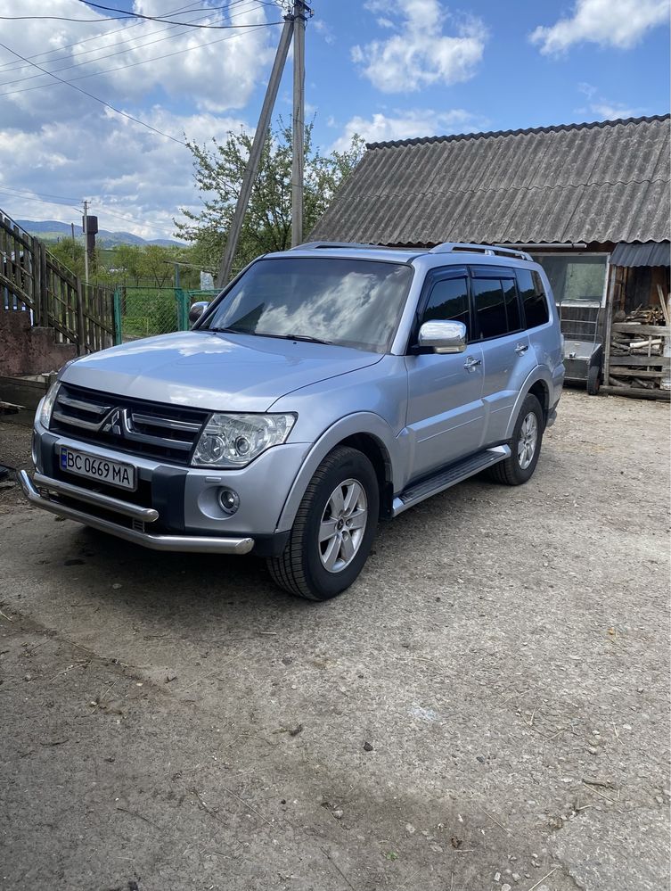 Продам власну машину Mitsubishi Pajero Wagon