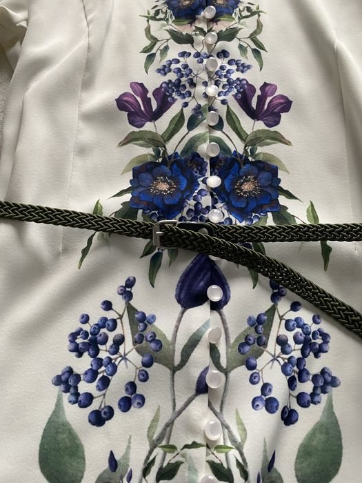 Неймовірна сукня під вишивку з квітами розмір S