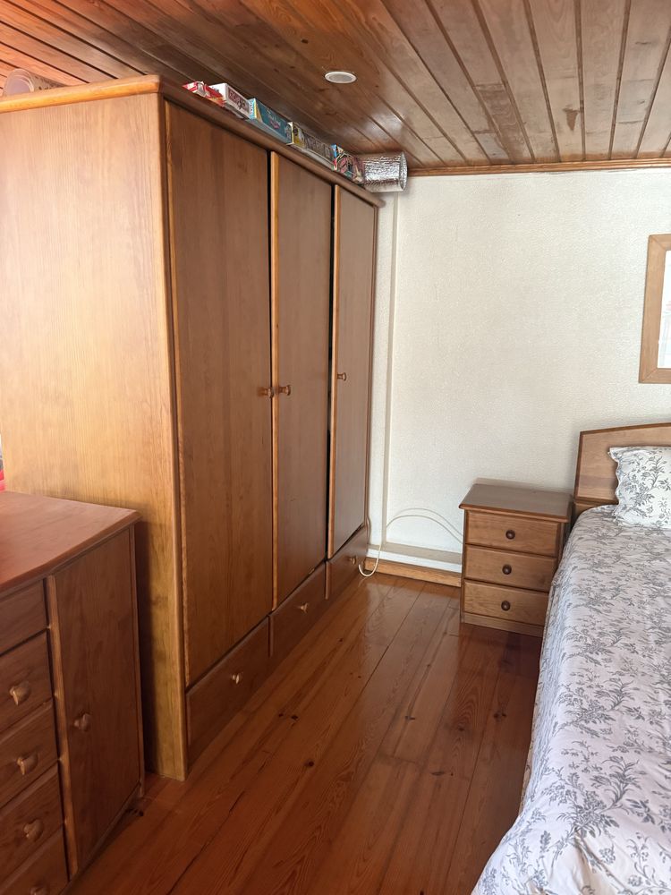 Mobilia Quarto em madeira pinho