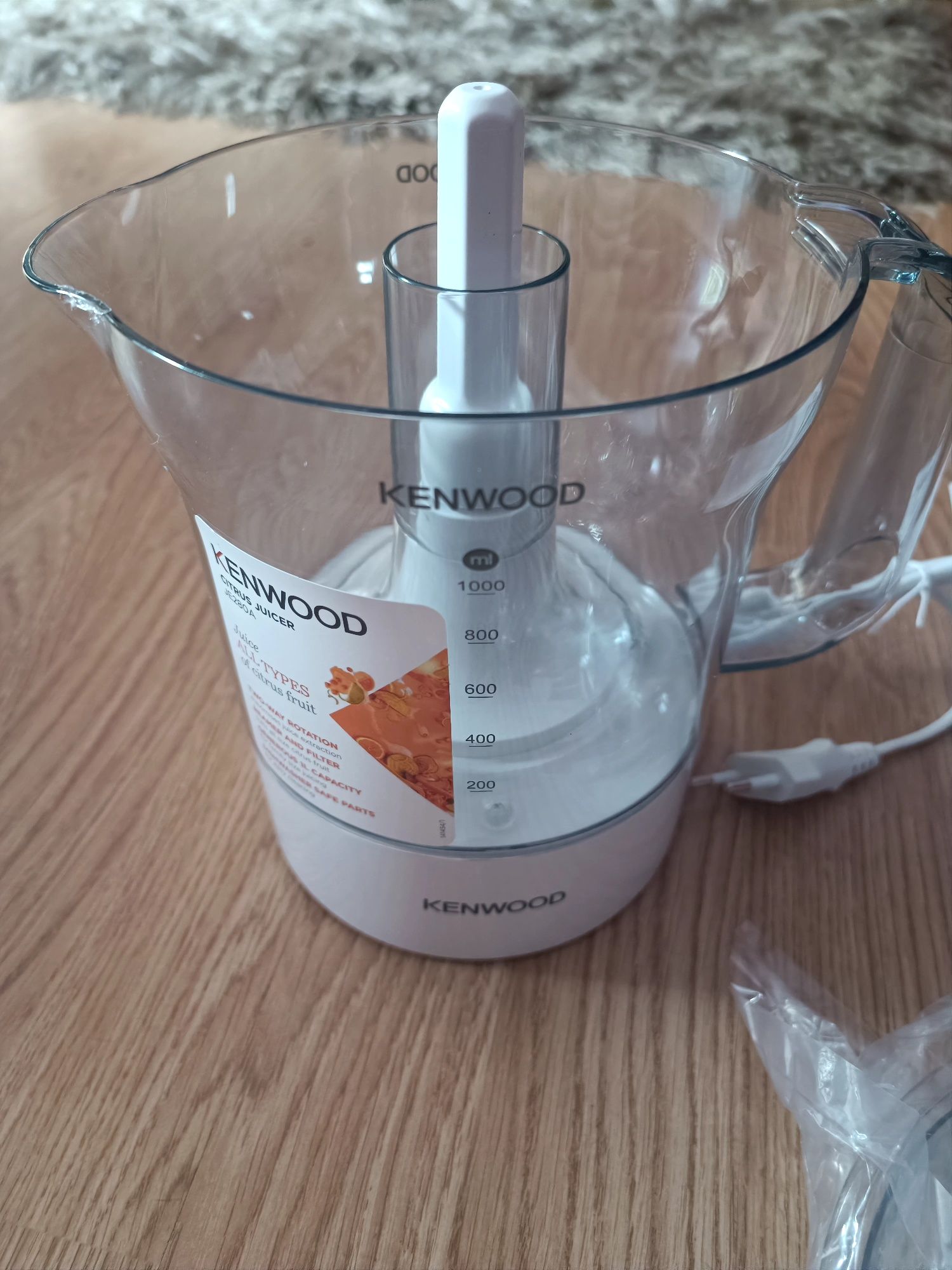 Nowa wyciskarka do cytrusów firmy Kenwood JE280A