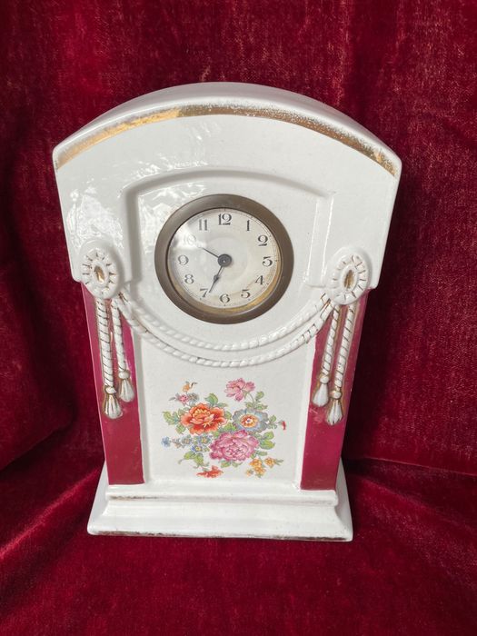 Przedwojenny porcelanowy zegar kominkowy z dostawkami