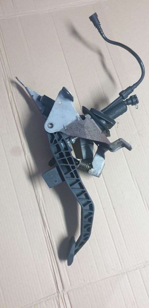 Ford Focus mk3 pedał sprzęgła pompka przewód