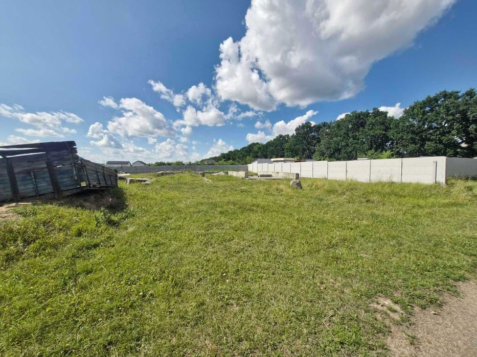 Продаж ділянки під житлову забудову в Бохониках