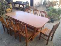 Mesa com 8 cadeiras