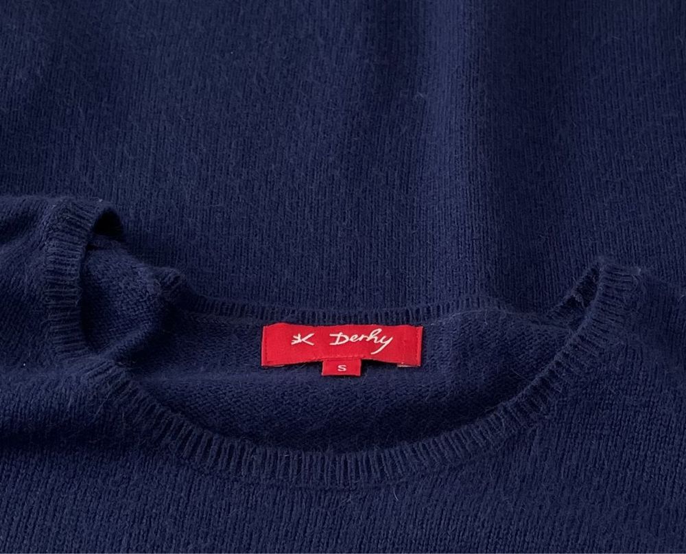 Camisola azul com simetria da Derby M