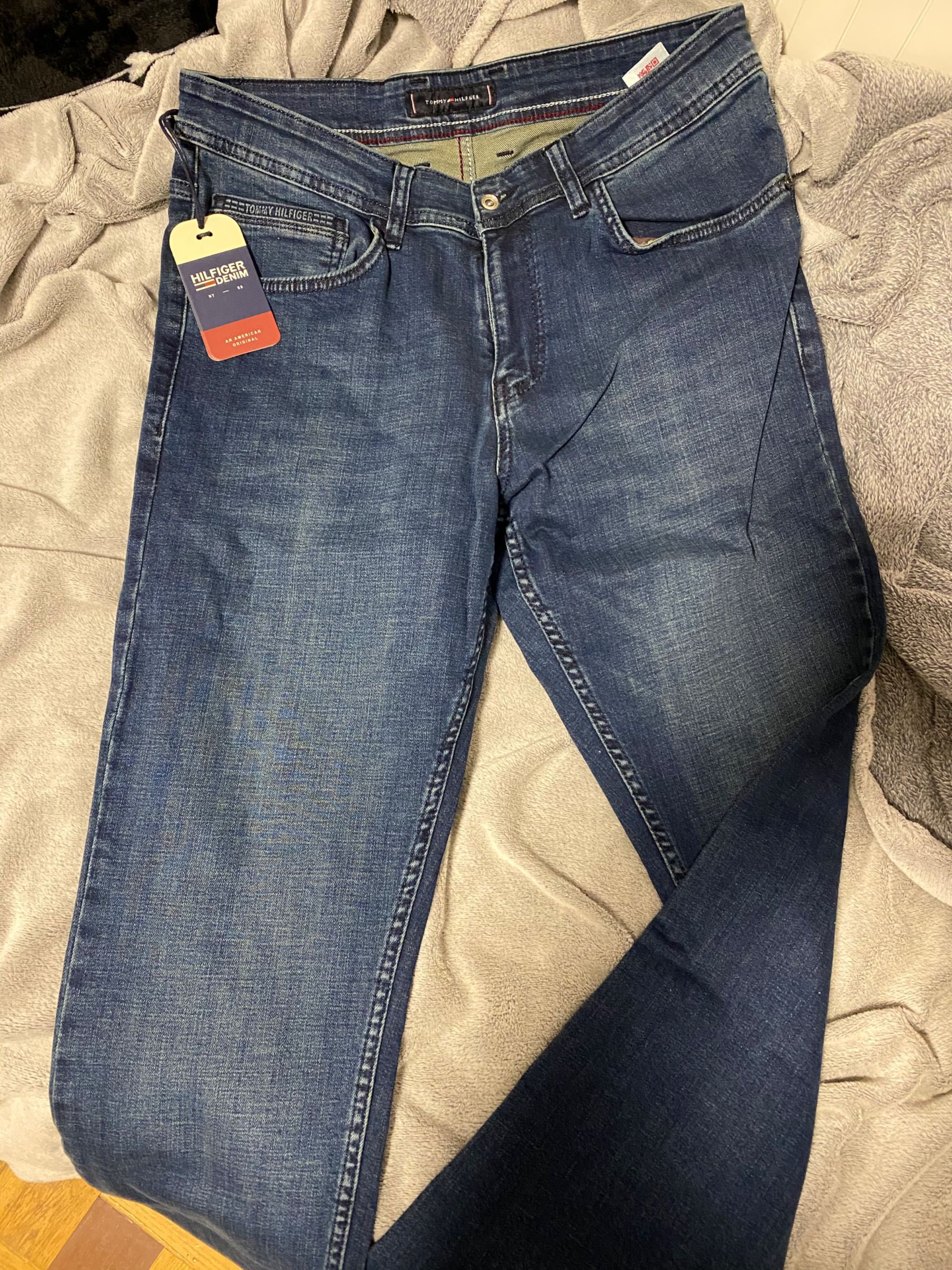 Granatowe spodnie Tommy Hilfiger