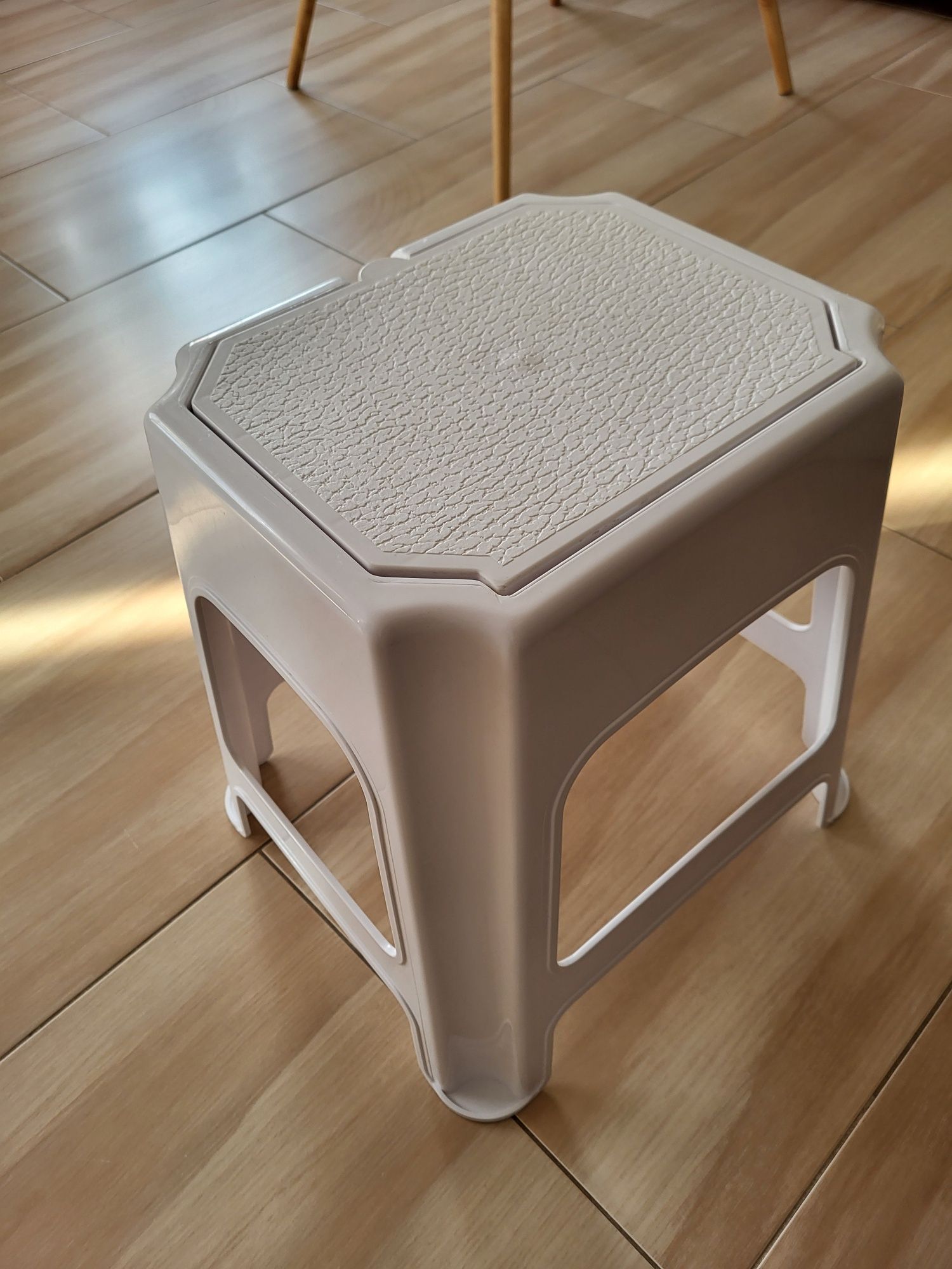 Taboret łazienkowy prysznicowy