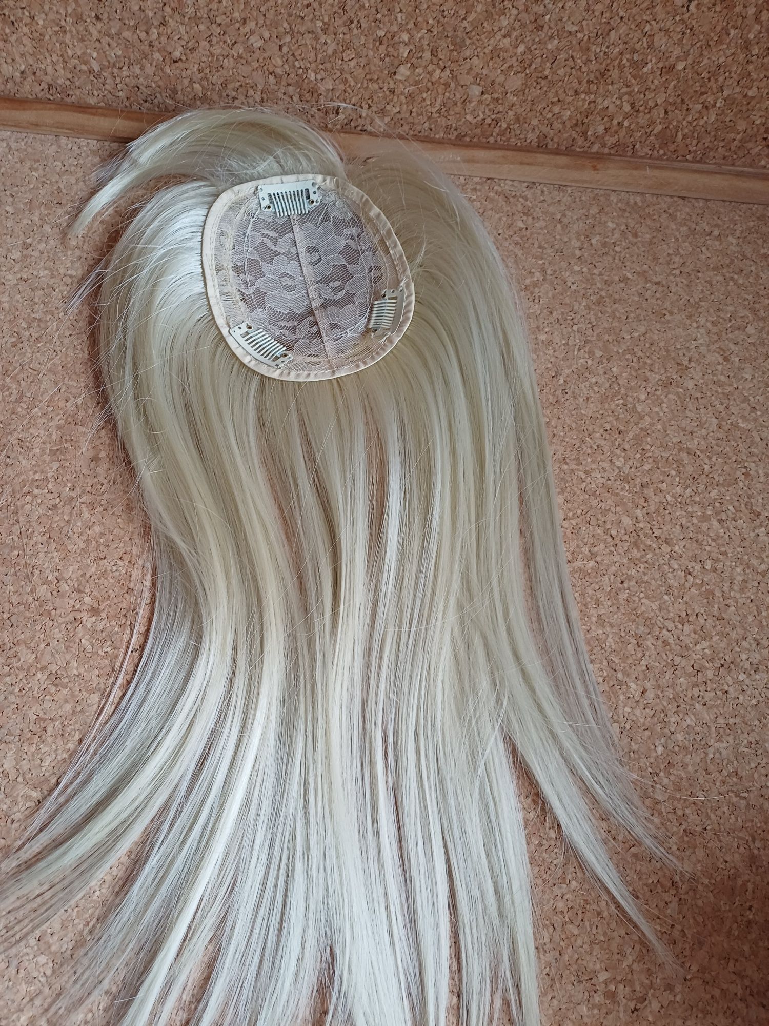 Extensão / topper de cabelo.
Cerca de 35 cm.