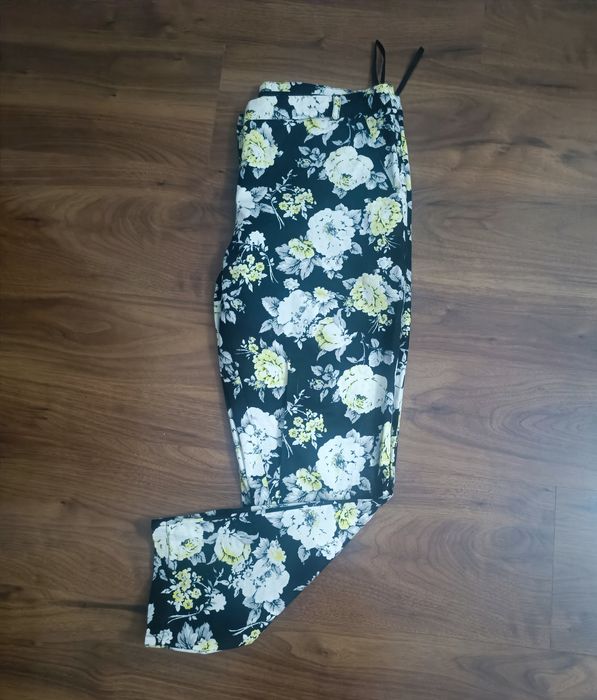 5 calças senhora (cada 3€) todas (10€)