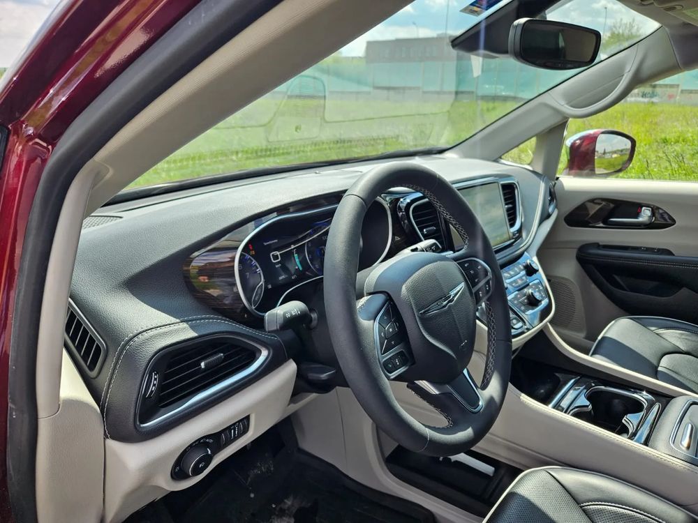 Chrysler Pacifica Pacifica z 2022roku w wersji FULL LIMITED