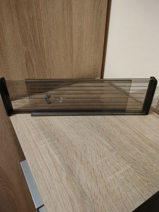 Rozdzielacz do szuflady regulowany