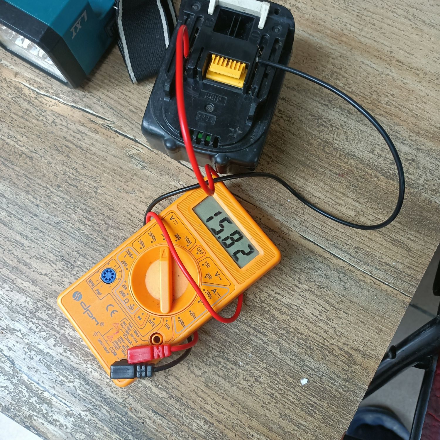 Makita Latarka LED DML 146+Bateria 3,0Ah 14,4v