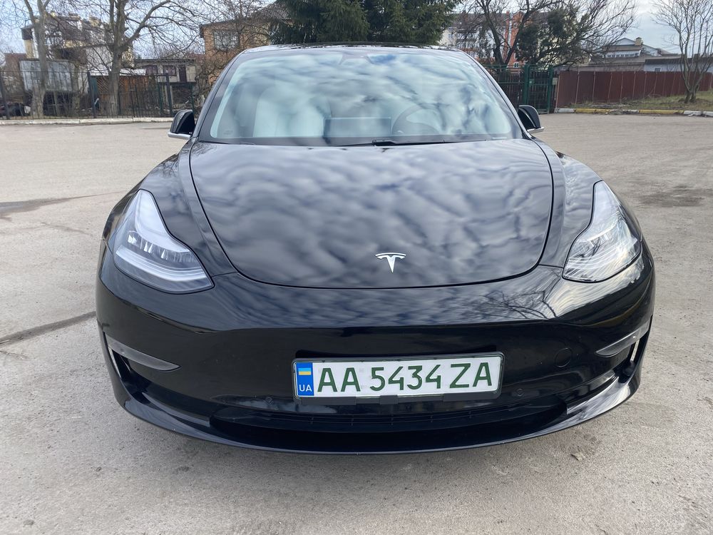 Tesla Model 3 SR+