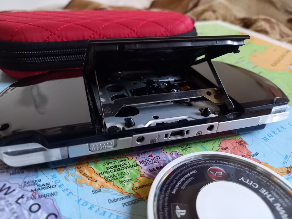 Konsola Sony psp 3004 (3000)  piano black 32gb 100 gier stan BDB