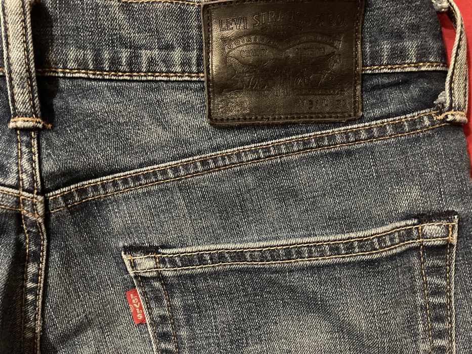 Продам мужские джинсы Levi’s.б/у.Потертостей от носки нет.