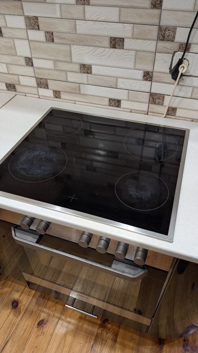 Вбудована електроплита та електродуховка BEKO