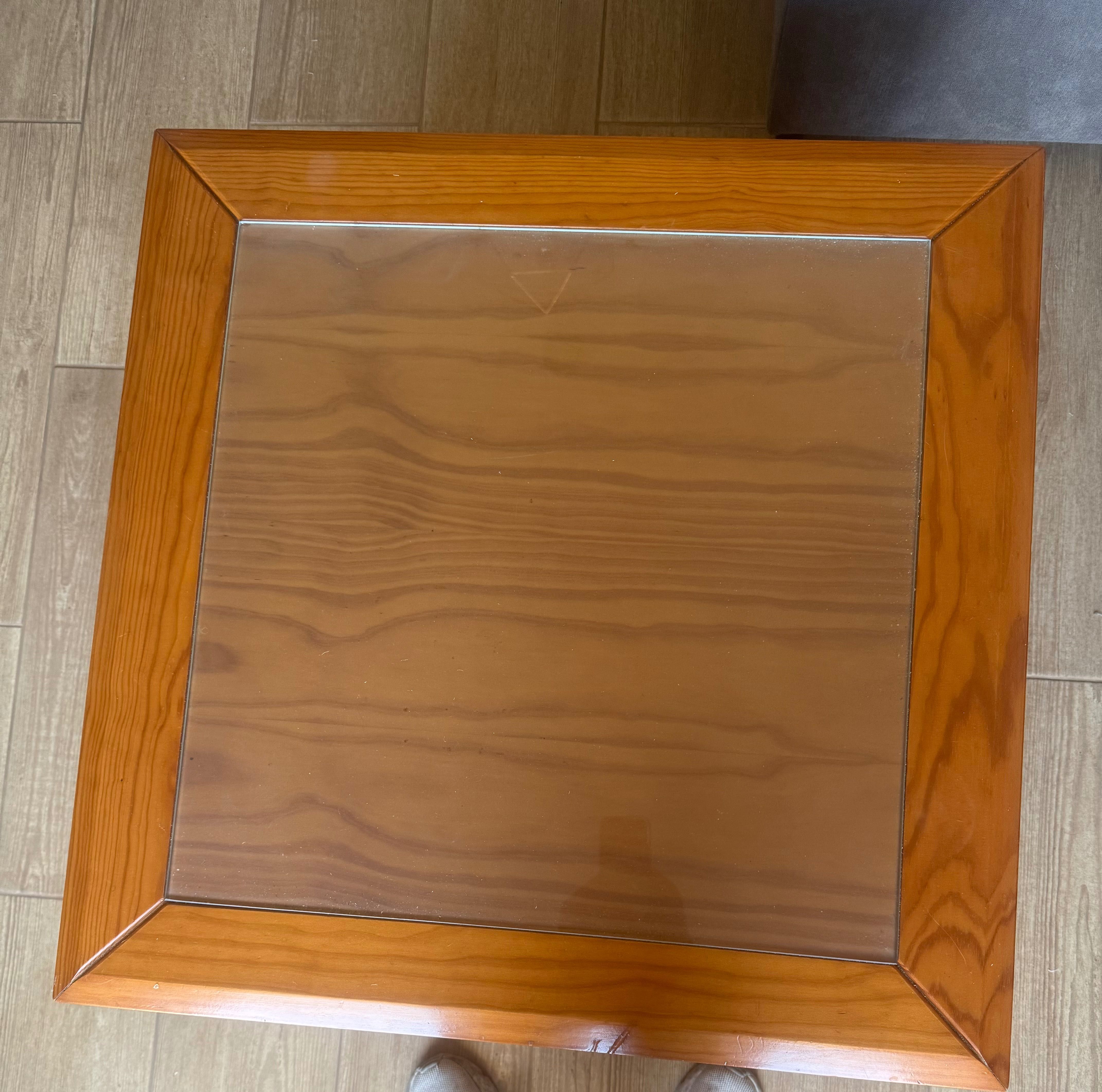 Mesa de centro em Madeira