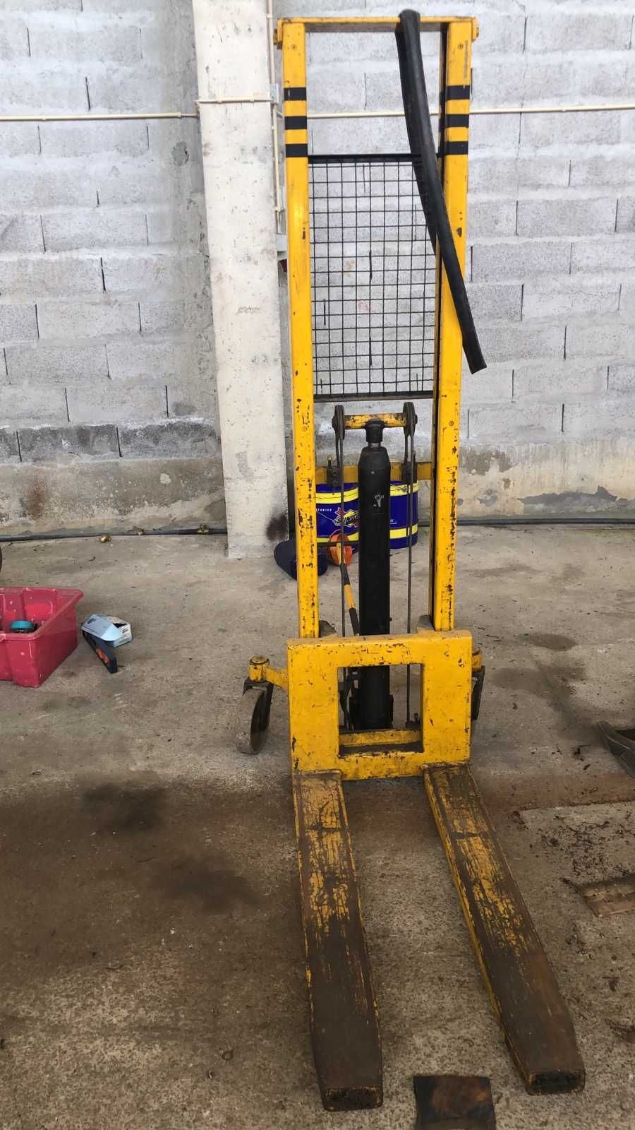 Stacker Manual usado Porto