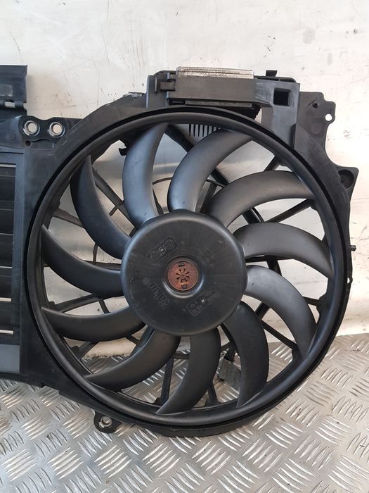 Wentylator Chłodnicy Żaluzja Moduł 8E0121205 Audi A4 B6 2.0Fsi