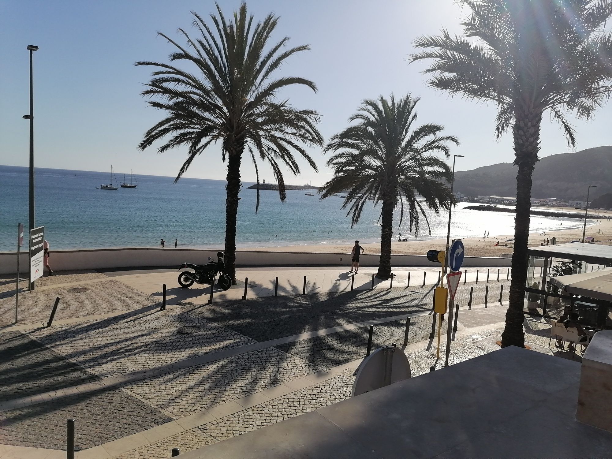 Sesimbra férias. Apartamento T1  em zona histórica a 50m da praia.