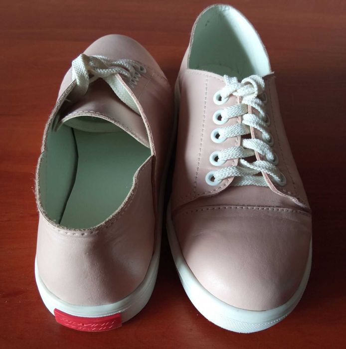 Кроссовки кожаные, женские