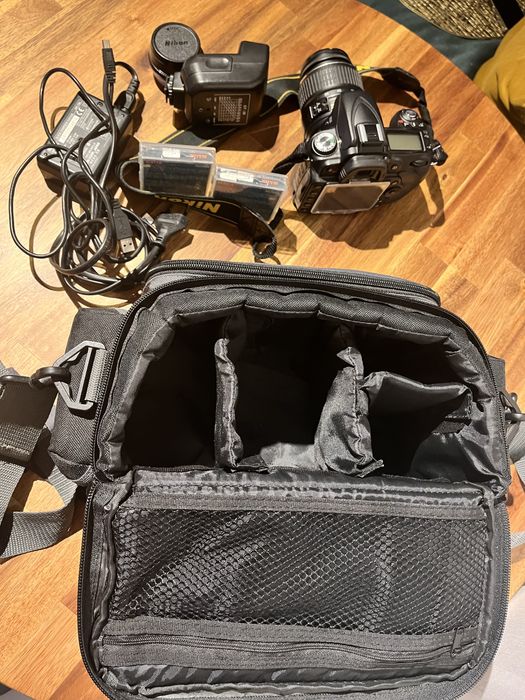 Aparat NIKON D90 + obiektyw + akcesoria