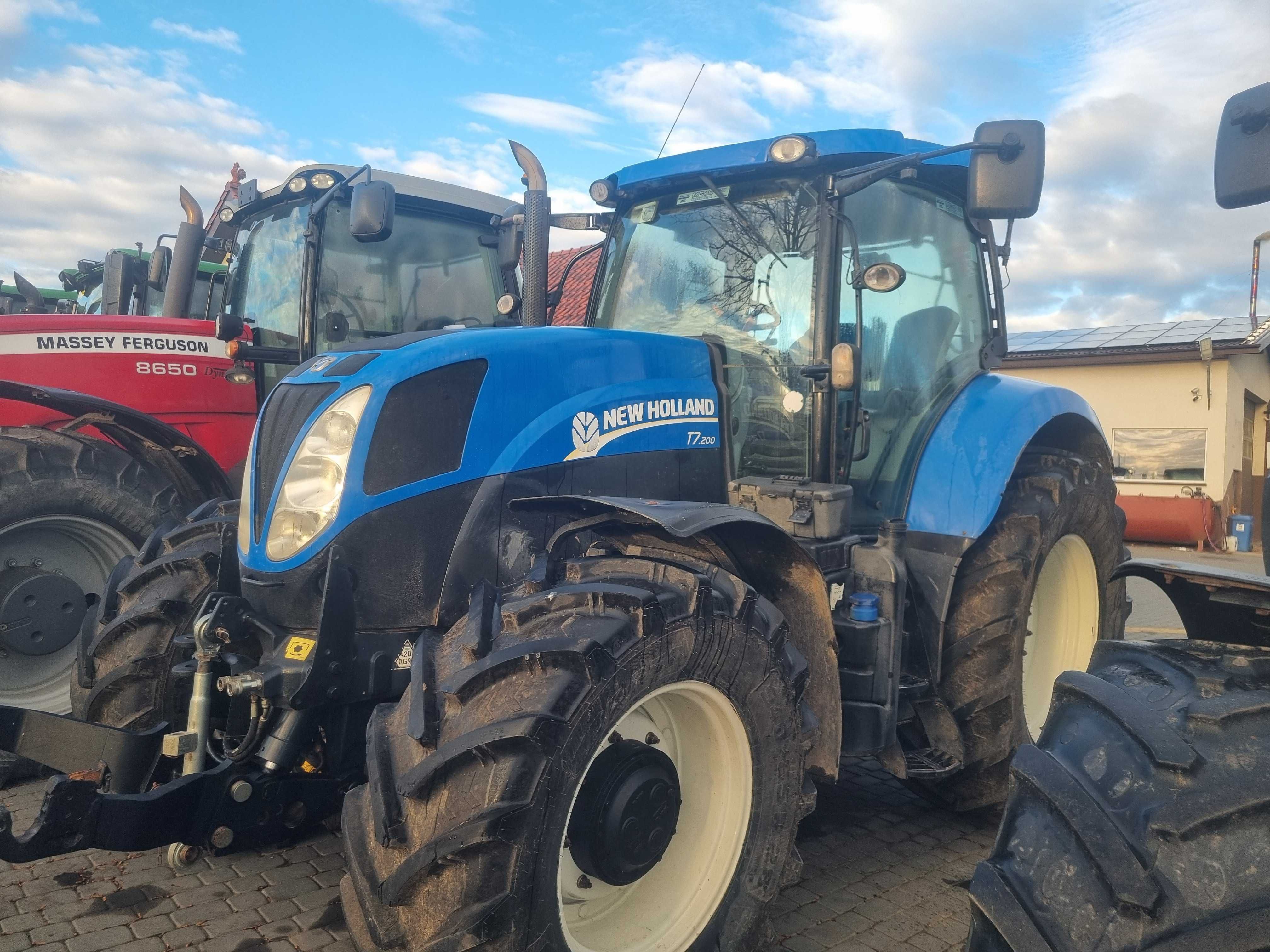 Ciągnik New Holland T7.200 z womem i tuzem