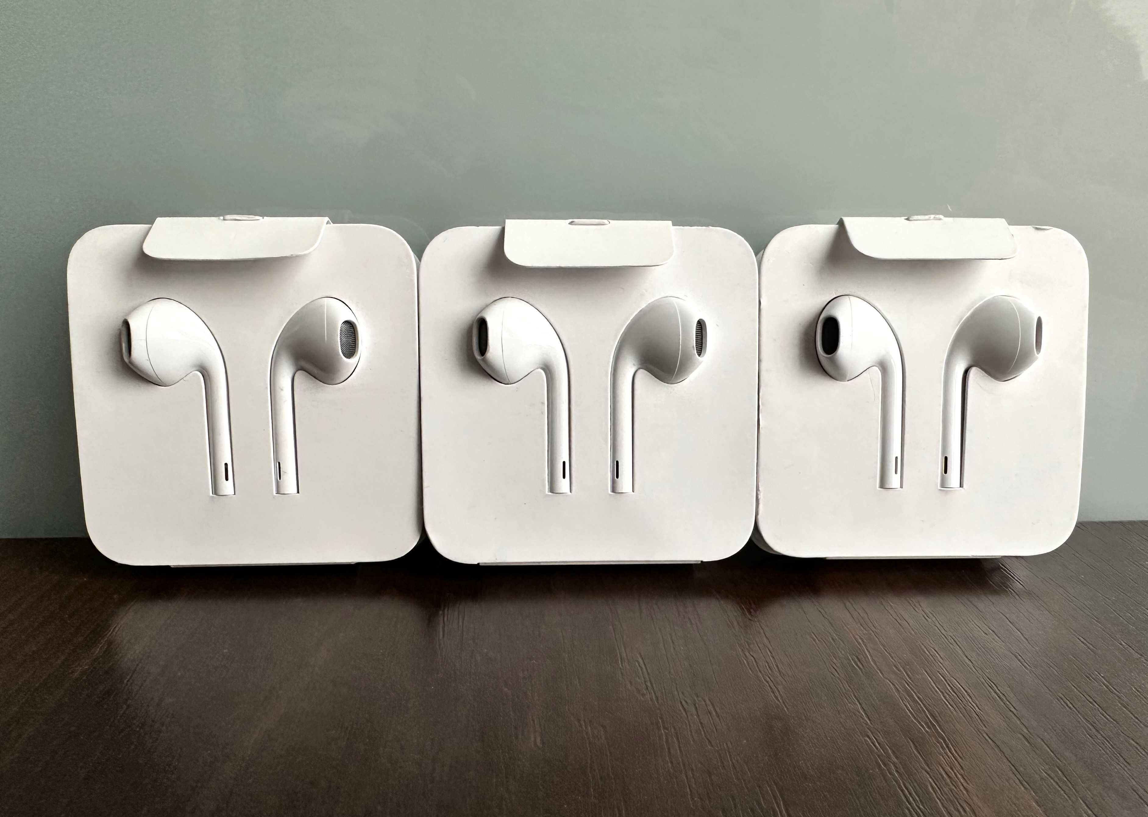 Apple A1748 — проводные наушники EarPods — белые