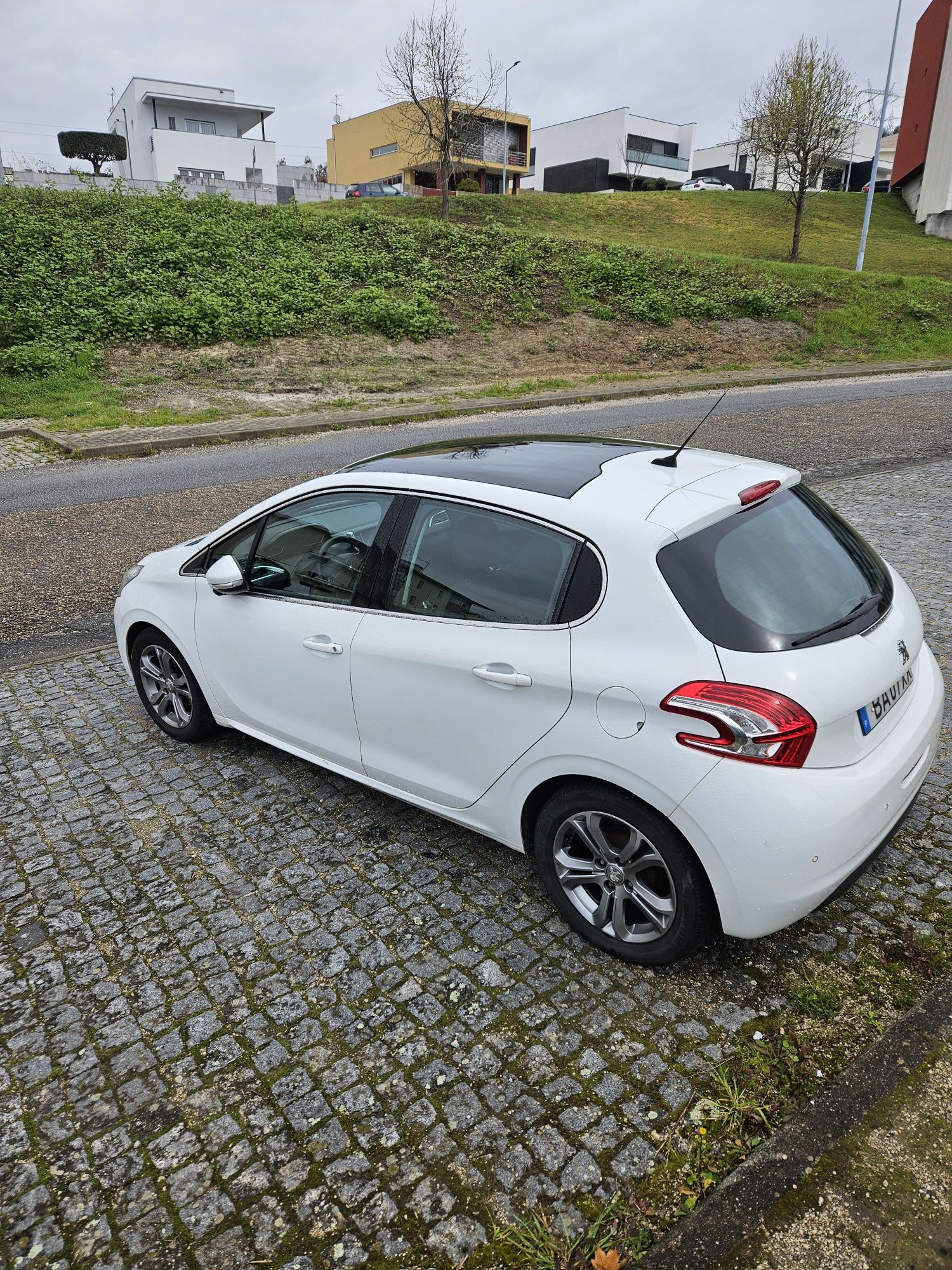 peugeot 208 1.2 VTI versão Allure