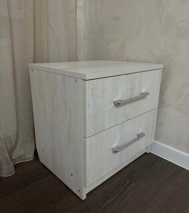 2 приліжкові тумби з ЛДСП