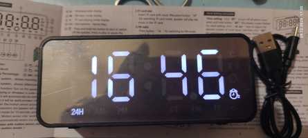 Настольные часы 4в1 радио блютуз колонка термометр.Новые.