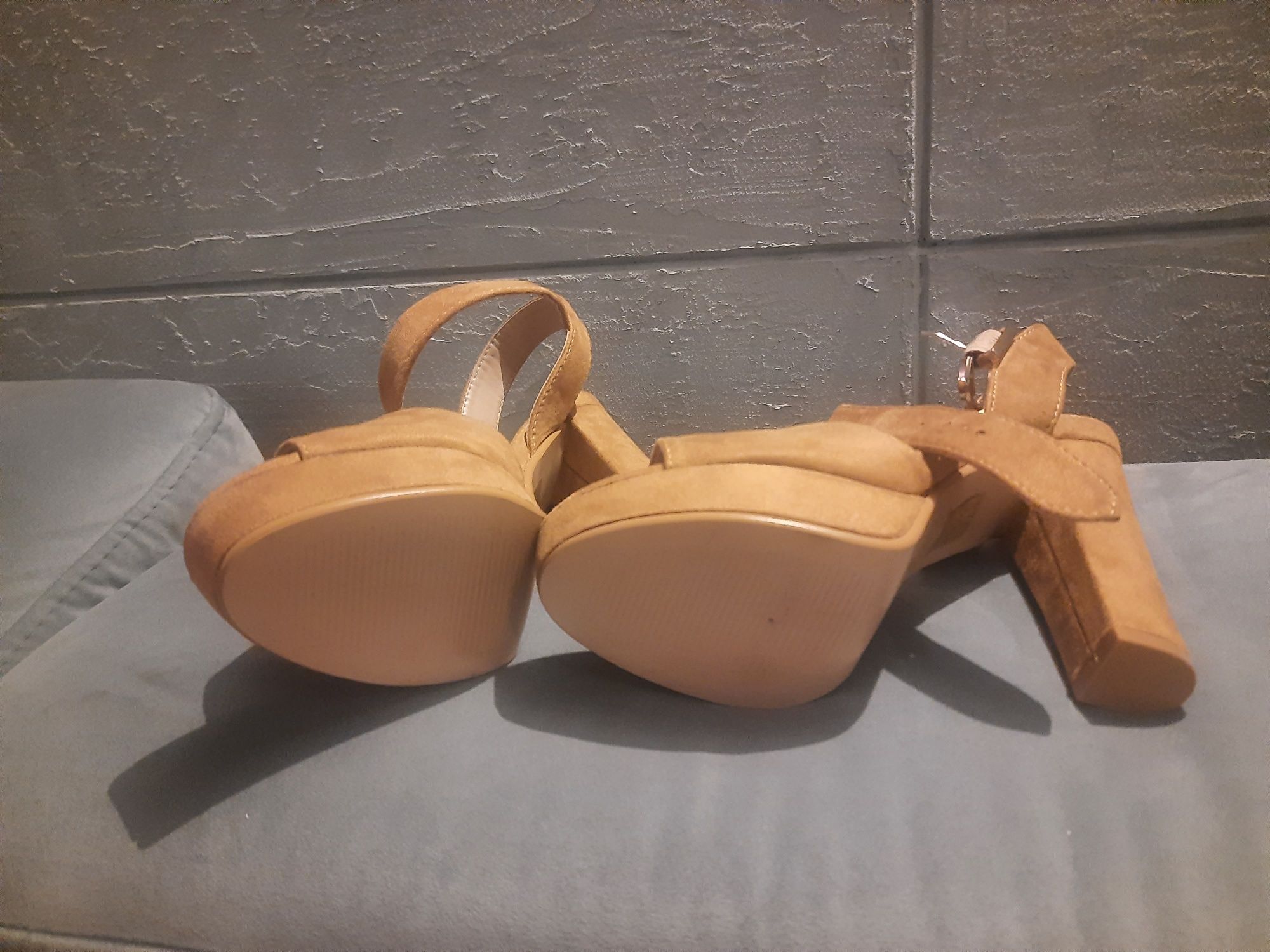 Zupełnie nowe sandały koturny korek 38 beżowe karmelowe