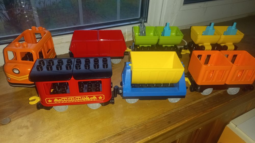 Lego duplo вагончики