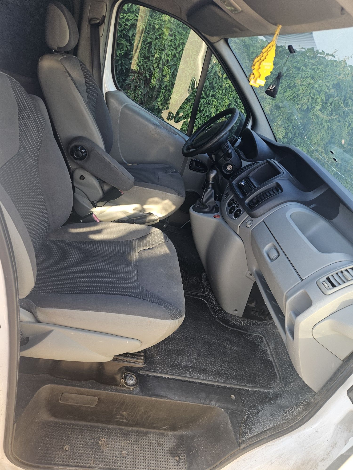 Opel Vivaro 2012 r długi 5 osób doka
