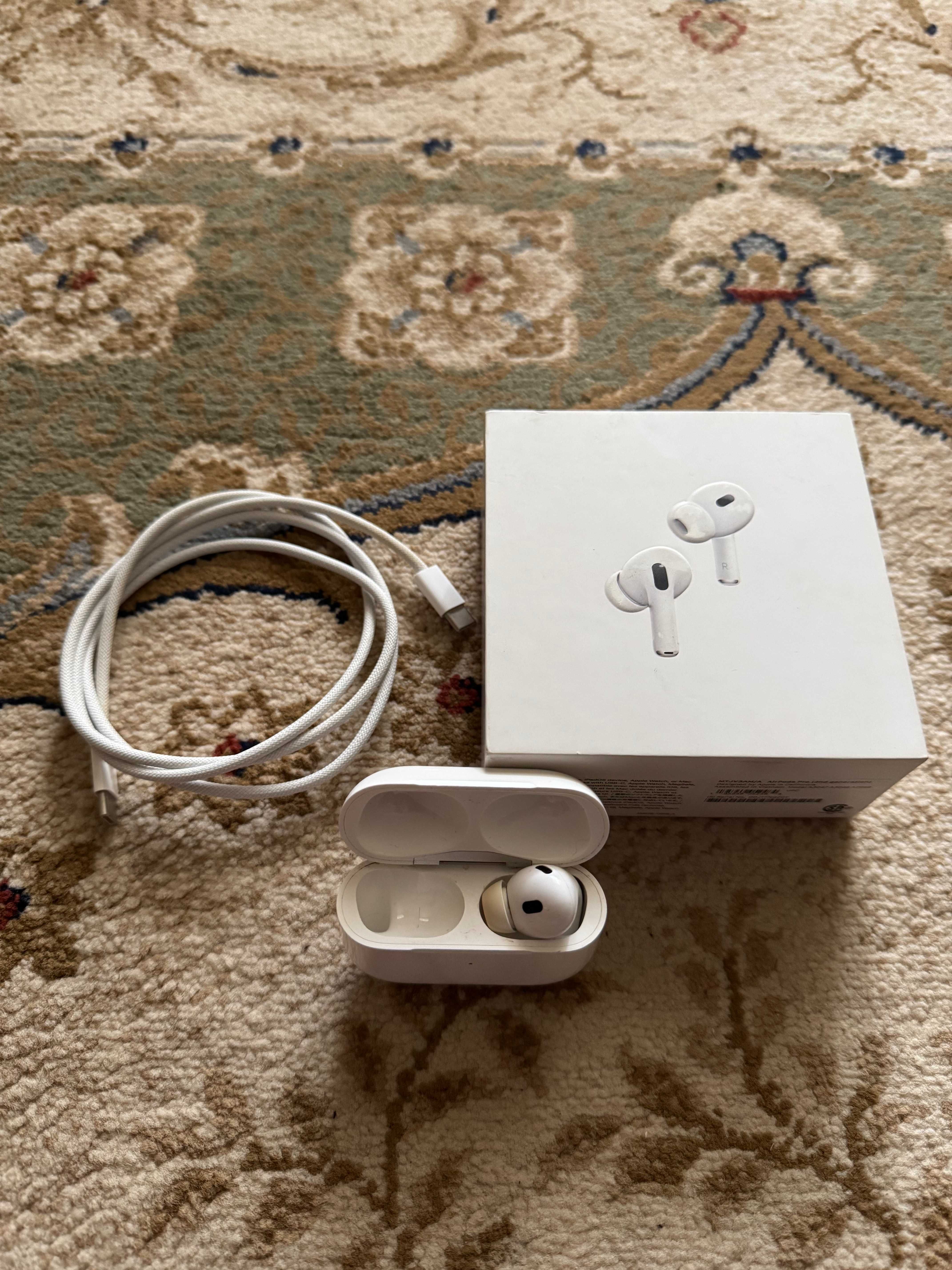 Навушники AirPods Pro 2nd gen with MagSafe Case (USB‑C) (MTJV3)