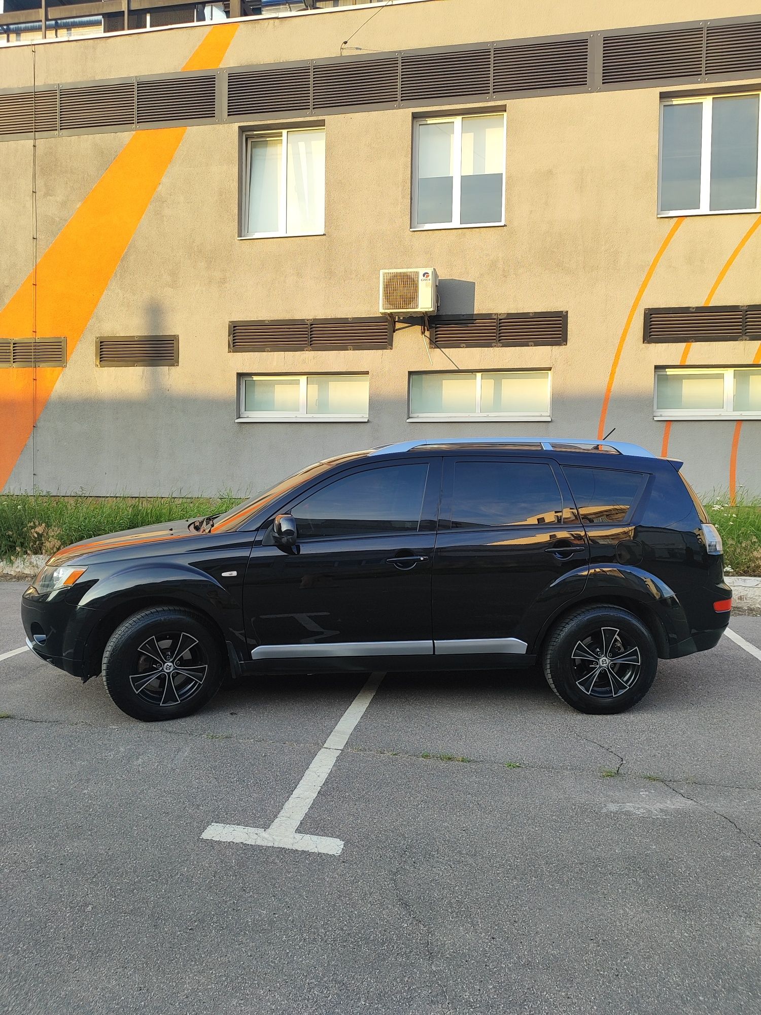 Автомобіль Mitsubishi Outlander