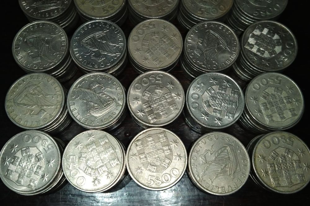 Lote 300 moedas de 5$00